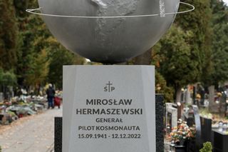 Mirosław Hermaszewski, grób 2024r.