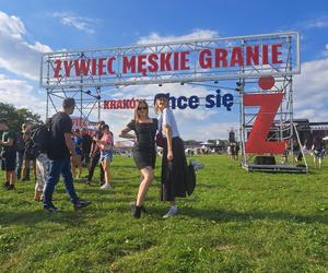 Męskie Granie w Krakowie przyciągnęło tłumy! Mieszkańcy miasta bawią się jak na festiwalu [GALERIA]