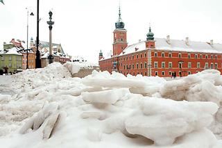 Miasto zawalone hałdami śniegu