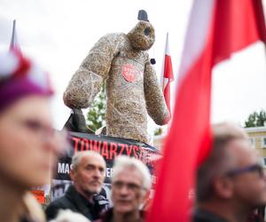 Ruszył Marsz Miliona Serc! Ogromne tłumy Polaków na ulicach Warszawy [ZDJĘCIA]