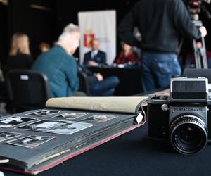 Spotkanie z bohaterami zdjęć odnalezionych po 50 latach w piwnicy MDK „Łazienkowska”