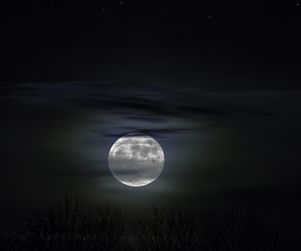 Pełnia burzowego księżyca 2023. Kiedy jest i co oznacza?