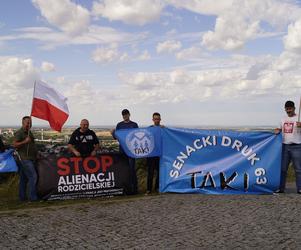 Protest rodziców przeciw alienacji pod sądem w Przemyślu