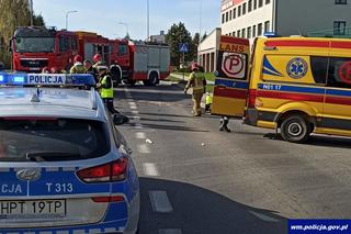 Wypadek w Bartoszycach. Zderzenie osobówki z motocyklem. Jedna osoba ranna [ZDJĘCIA]