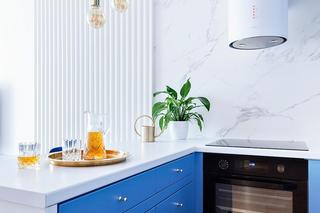 Kuchnia w bielach i niebieskościach