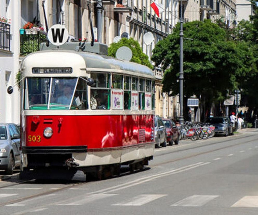 Warszawa. Walentynki 2025. Parówka wyjedzie na ulice stolicy jako Zakochany Tramwaj