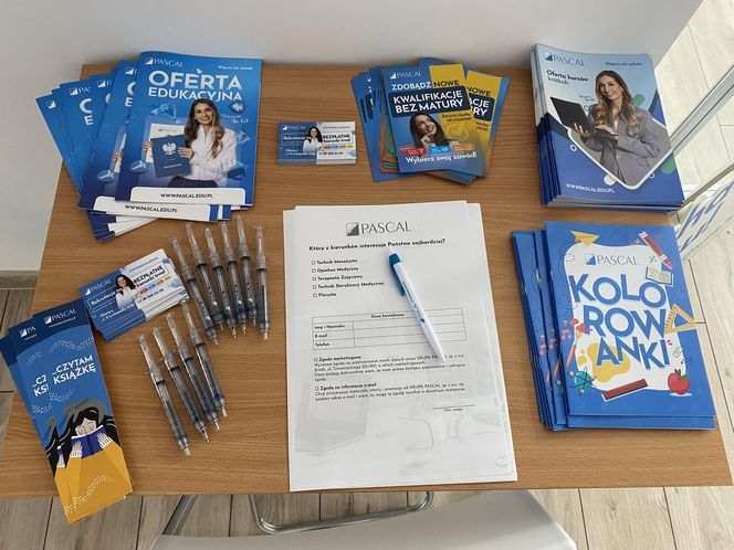 Wakacyjny patrol Eska Summer City w olsztyńskim oddziale Szkoły Policealnej Pascal