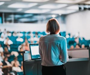 Po studiach zarabiają nawet 17 tys. zł miesięcznie. Te kierunki to przyszłość