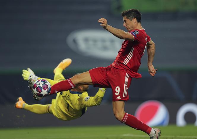 Robert Lewandowski vs. Neymar Jr.