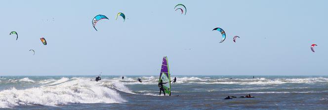 Kitesurfing