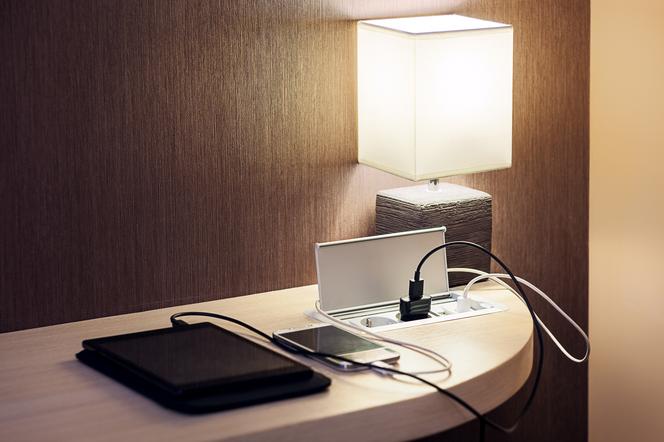 Osprzęt elektryczny w pokojach hotelowych