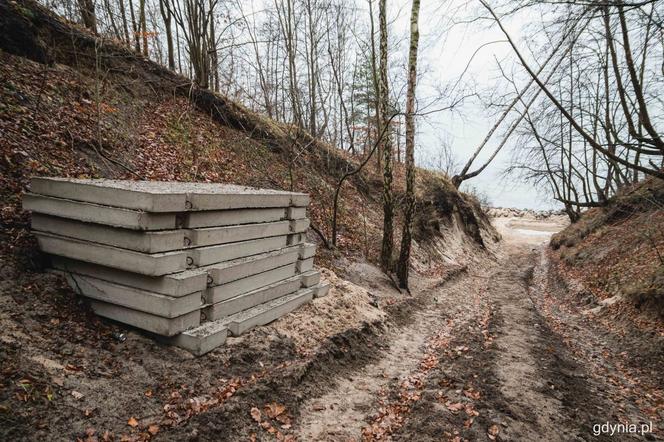 Spacer na plażę na Oksywiu? Czeka tam przykra niespodzianka....