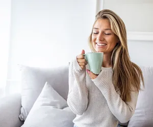 Tylko osoby o ponadprzeciętnym IQ piją taką kawę. Jeżeli rano po nią sięgasz, to znaczy, że cechuje Cię ponadprzeciętna inteligencją i intuicja