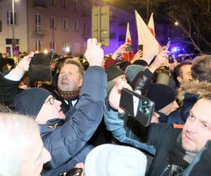 Kaczyński i Czarnek pod komenda policji i aresztem. Bronią Kamińskiego i Wąsika!