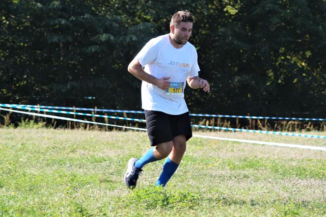 Jump and Run 2023 w Bydgoszczy. Bieg z dmuchanymi przeszkodami przyciągnął tłumy