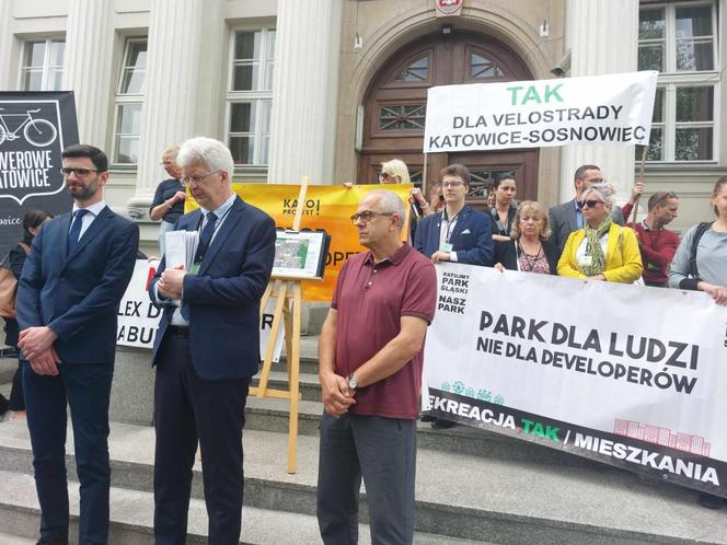 Konferencja prasowa zorganizowana przez społeczników po rozprawie w WSA w Gliwicach