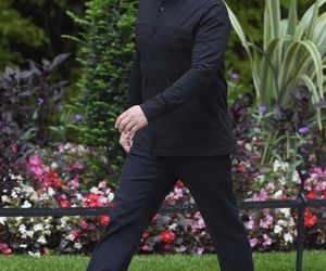 Tak Zełenski prezentuje się na salonach. Wszystkie stroje prezydenta Ukrainy