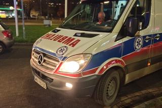  Nawet nie zahamował! Wypożyczonym mercedesem huknął w instrybutor na stacji paliw. Cudem uniknęli śmierci