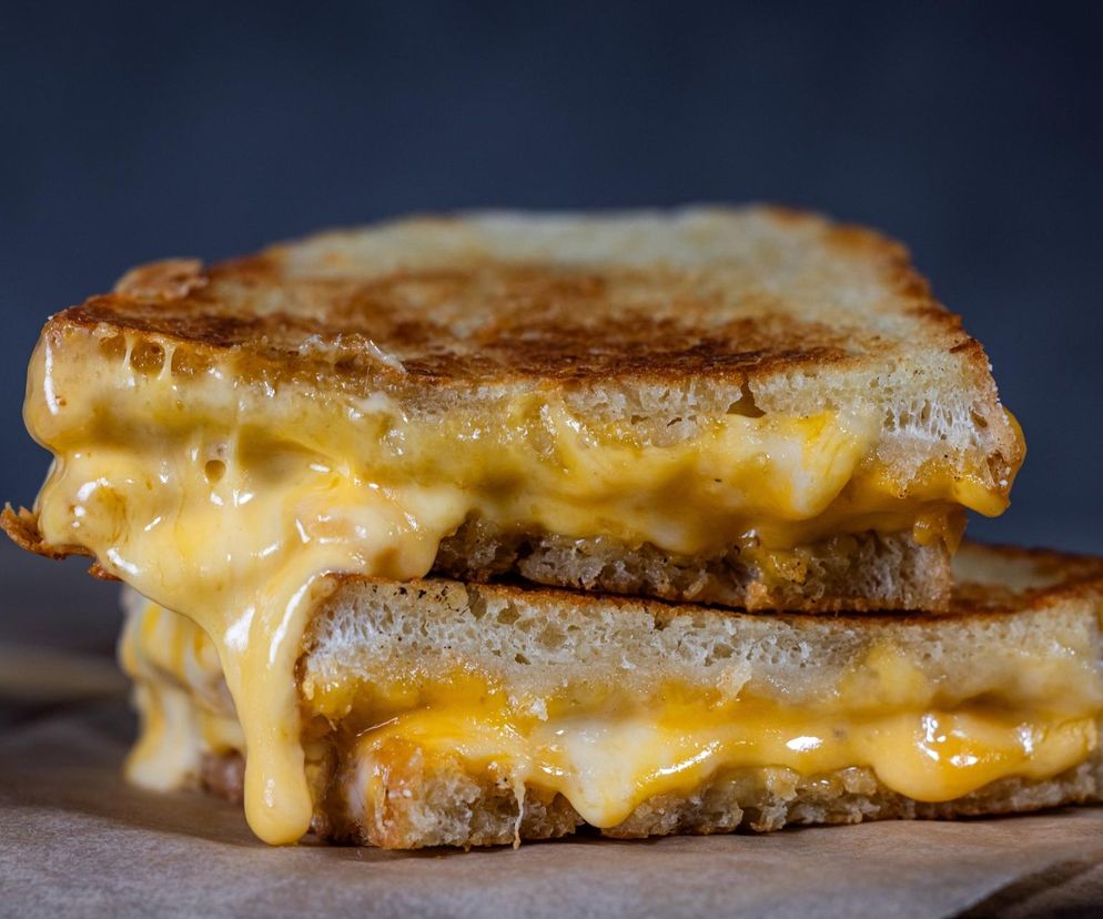 Drugie śniadanie czy kolacja na ciepło? Ta kanapka każdego w sobie rozkocha