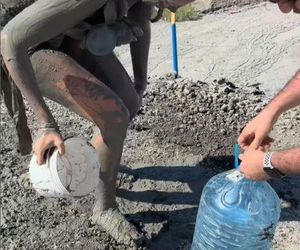 Maja Rutkowski zażywa błotnego SPA