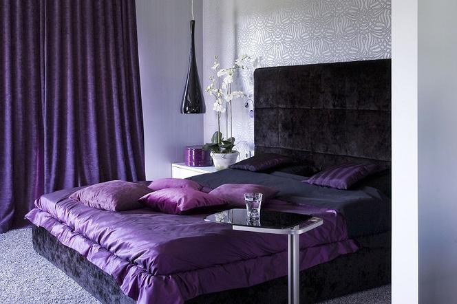 Sypialnia glamour w fioletach