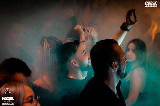 Szalona noc w Energy 2000 w Katowicach. DJ Hazel na scenie