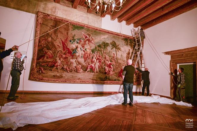 Unikatowe tapiserie wróciły do Muzeum Narodowego w Kielcach. Po dwóch latach konserwacji