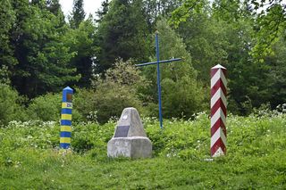 To główna rzeka Bieszczad. Oddziela zlewiska Bałtyku i Morza Czarnego oraz stanowi granicę pomiędzy Polską a Ukrainą