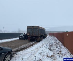 Wypadek między Nidzicą a Kozłowem. Ciągnik zderzył się z samochodem. Jedna osoba ranna 