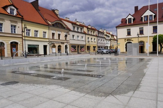 Multimedialna fontanna na rynku w Żorach. Tańczy w rytm muzyki 