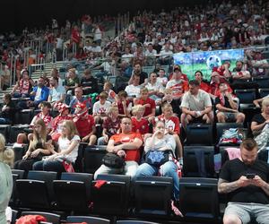 Euro 2024. Tysiące fanów piłki nożnej w Strefie Kibica w hali Urania w Olsztynie. Zobacz zdjęcia!