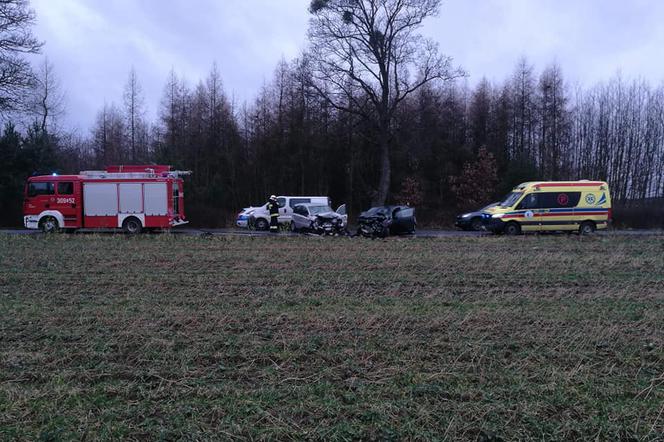 Wypadek Na trasie Nekla - Pyszczyn. Cztery osoby trafił do szpitala