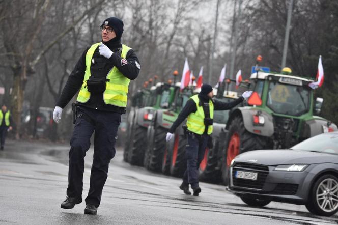 Protest rolników 2024. Ciągniki rolników blokują wjazdy do Poznania