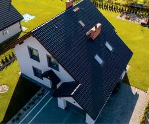 Jak przygotować skośny dach do krycia? Co zrobić przed układaniem dachówki?