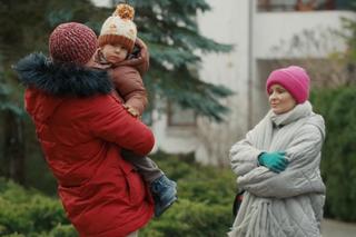 	Barwy szczęścia odc. 2985. Bruno (Lesław Żurek), Bożena (Marieta Żukowska), Tadzio (Józio Trojanowski)