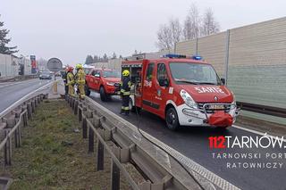 Dachowanie pod Tarnowem. Kierująca osobówką straciła panowanie nad pojazdem