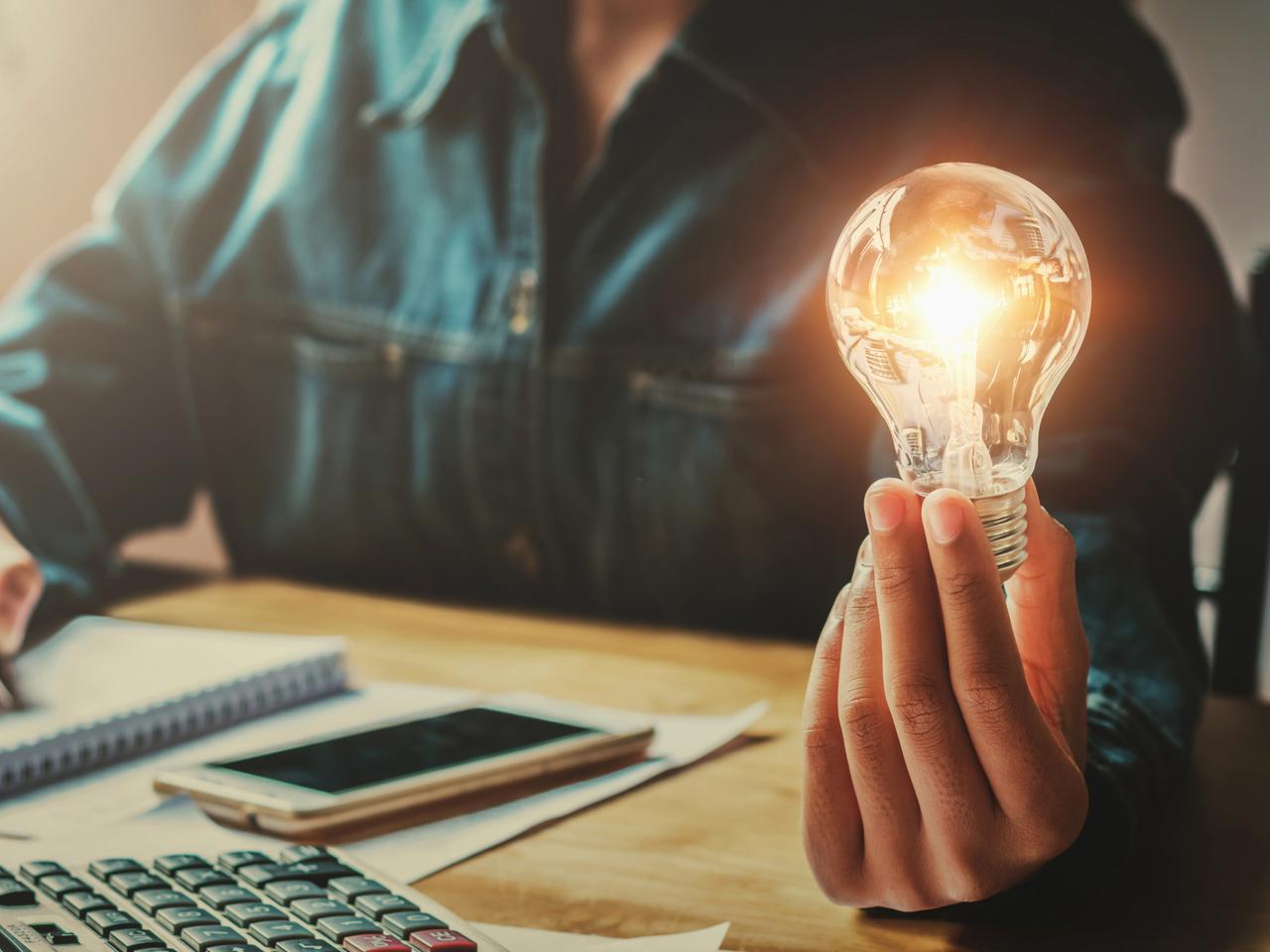 Rekompensaty za prąd i gaz 2022 - dla kogo? Jak uzyskać dotacje do prądu i gazu? Złóż wniosek