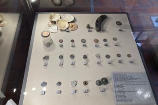 Ekspozycja Łazarski. Od spodu