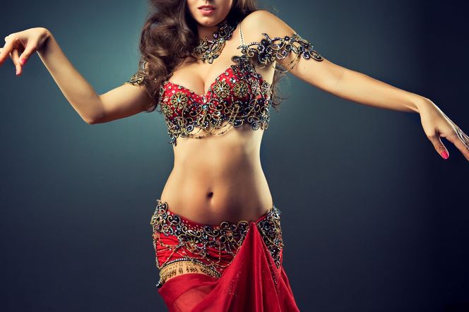 Taniec brzucha - jakie daje efekty? Nauka belly dance dla początkujących