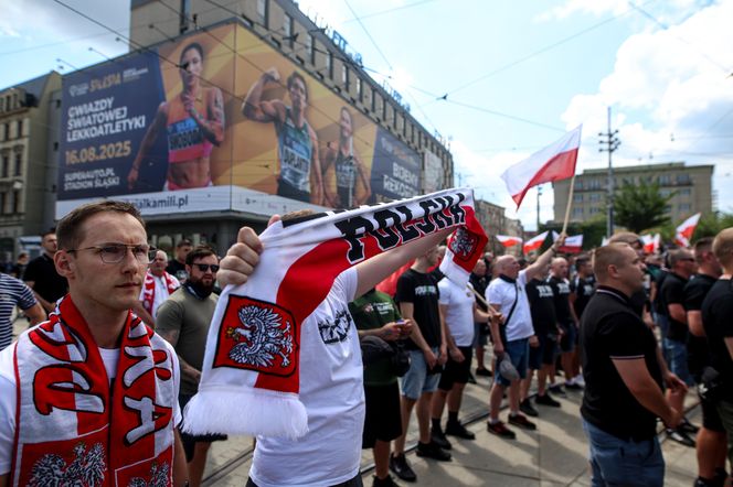 Protest przeciwko imigrantom.Tysiące kibiciów na ulicach Katowic