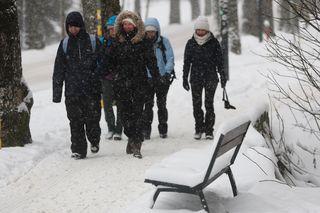 Zakopane pod śniegiem. Miasto ma problem z opadami