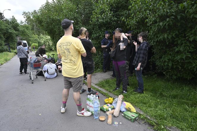 Policja na Osiedlu Przyjaźń w Warszawie 