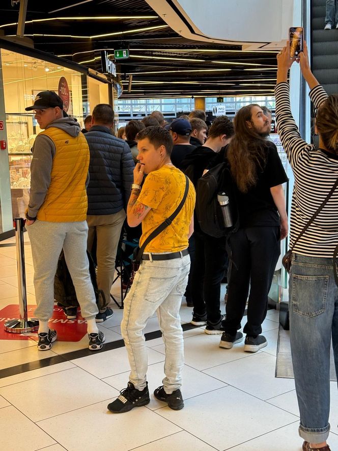 Gigantyczne kolejki na otwarciu Lego Store w Galerii Katowickiej. Klienci wpuszczani pojedynczo