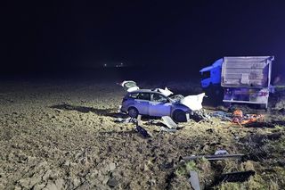 Wypadek na szesnastce. Matka z dzieckiem w fordzie i tragiczny finał
