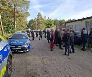 Ze stadionu prosto do celi! Kibice odpalili race i petardy!