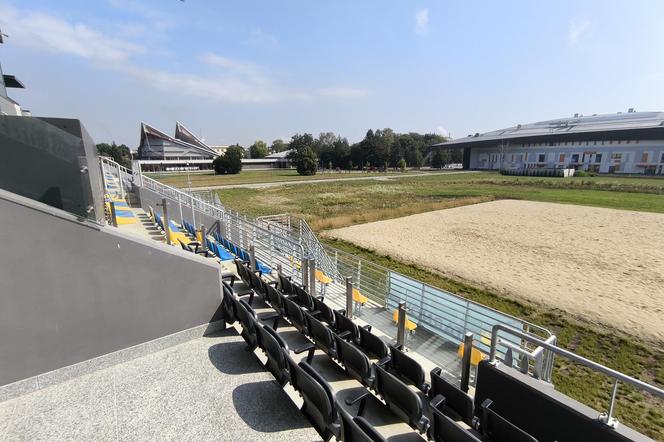 Podpisanie umowy na rozbudowę stadionu piłkarskiego w Mościcach