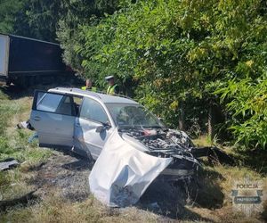 Dramat na drodze. 5 osób rannych pod Przysuchą. Tir roztrzaskał się z osobówką