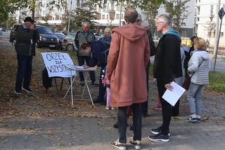 Chcemy tu park, a nie kolejny zabytek. Mieszkańcy protestowali przed torem kolarskim RKS Orzeł 