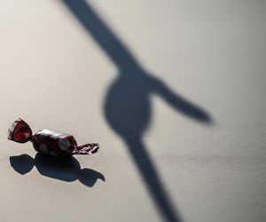 Igła w cukierku w Lesznowoli. Halloweenowa zabawa o krok od tragedii?