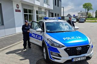 Policjanci z Dobrzejewic ratowali życie kierowcy na środku krajowej dziesiątki